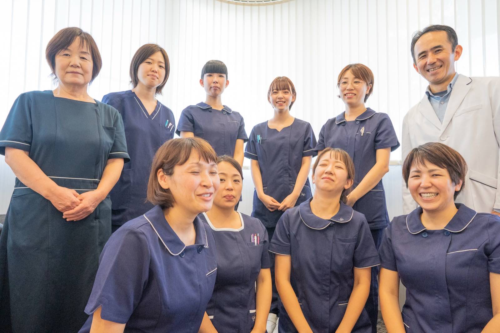 支援先の歯科医院スタッフとの集合写真